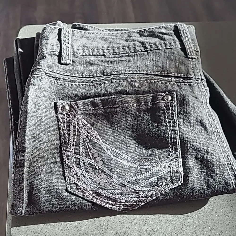 Bandolino sz 8 dark denim with sequined back pockets